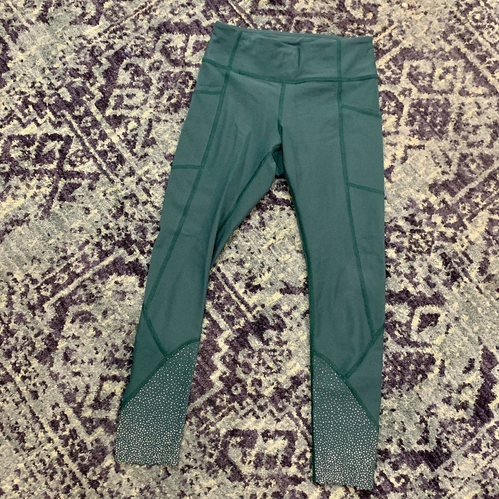 Lululemon Green Wunder Under Scalloped Edge Size 4